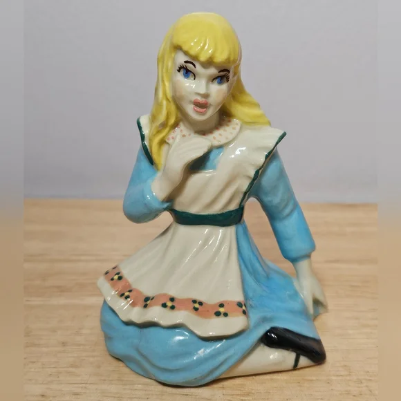 Vintage Ceramic Arts Studio Betty Harrington Disney Alice In Wonderland Figurine